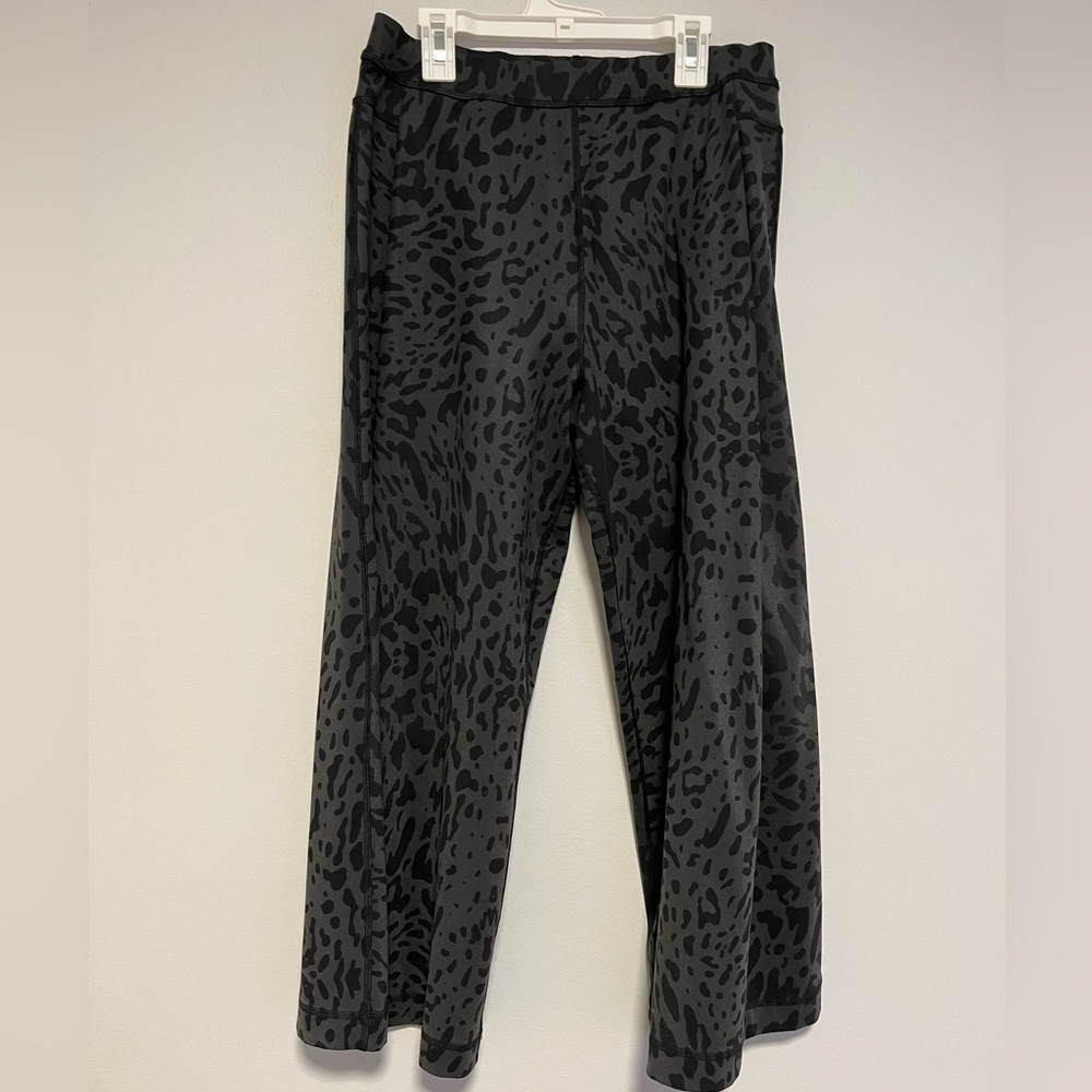 Lululemon Wide Leg Black Printed Yoga Pants Size 6